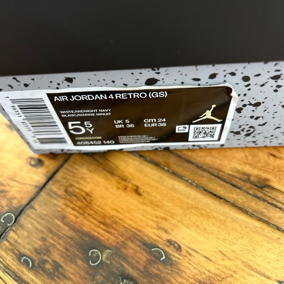Size 5.5 Air Jordan 4 Retros, Amazing condition, Box, Barely worn. - Picture 6 of 8
